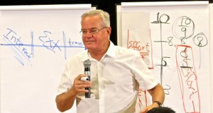 Pastor Bill Hybels (cortesía de IEVI)